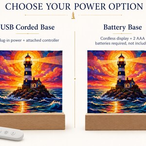 K&ouml;nnte beinhalten: Eine Vergleichsgrafik mit dem Titel CHOOSE YOUR POWER OPTION zeigt zwei Lichtsockel. Links eine USB-Basis mit angeschlossenem Controller. Rechts eine Batterie-Basis, die 2 AAA-Batterien ben&ouml;tigt. Beide zeigen ein Leuchtturm-Motiv.