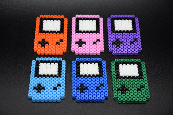 Gameboy Bügelperlen - Nerd nerdy - Gaming Geschenk - witziges Geschenk für Freund - Suchti - Buntes Spielzeug - dieBiene - Streaming Twitch