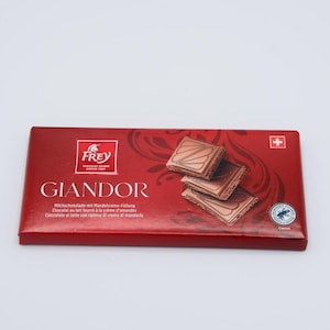 Frey Giandor chocolate, typical Switzerland, Swiss chocolate bar, milk chocolate vegetarian, food lover, gift