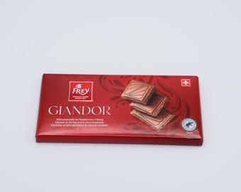 Frey Giandor chocolate, typical Switzerland, Swiss chocolate bar, milk chocolate vegetarian, food lover, gift