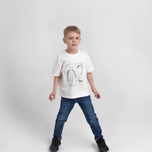 Organic cotton T-shirt with screen print in milk white color