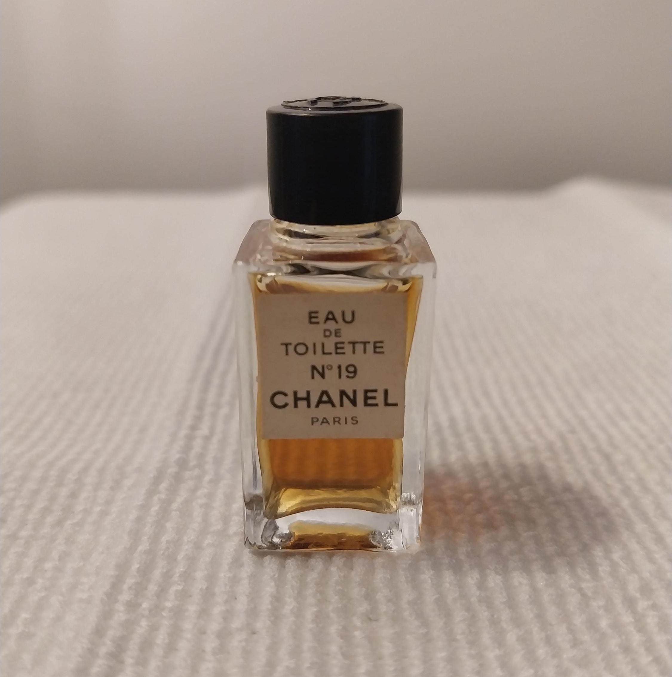 Chanel no 19 vintage - Etsy 日本