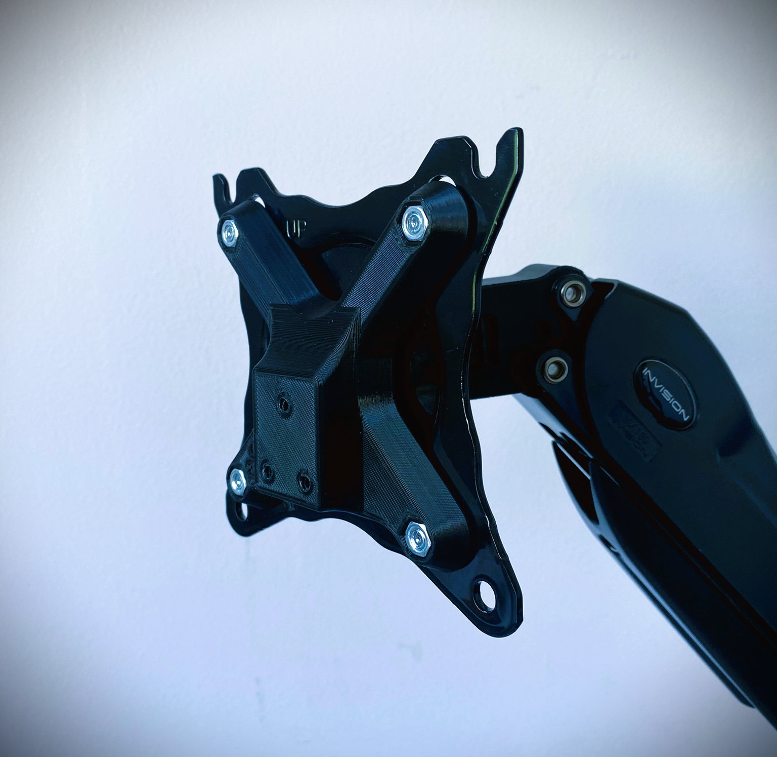 HP M24fw 23.8インチ ディスプレイ VESAアダプタ付き HumanCentric VESA Mount Adapter for HP M Series Monitors