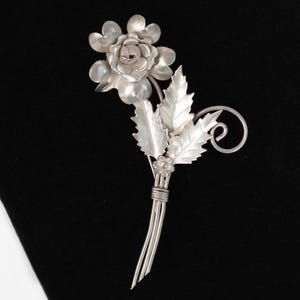 Vintage sterling silver rose brooch – 925 silver flower pin with sculpted petals and leaves, mid century floral jewelry, romantic gift