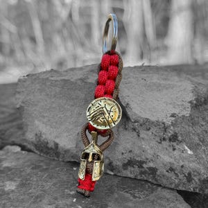 Sparta Schlüsselanhänger „Lambda“ – Griechischer Paracord Schlüsselring mit Helm und Schild | EDC Accessoire |Hellas Hoplit Leonidas Krieger