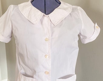 S/M adorable little patch pocket short sleeve blouse with Peter Pan collar