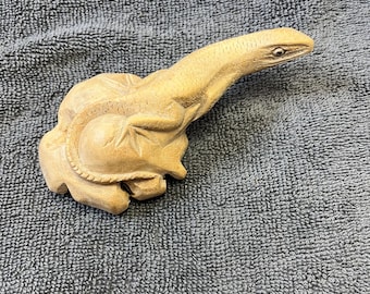 Petite Grenouille Sculptée Main Dans Du Bois Parasite – Déco Nature