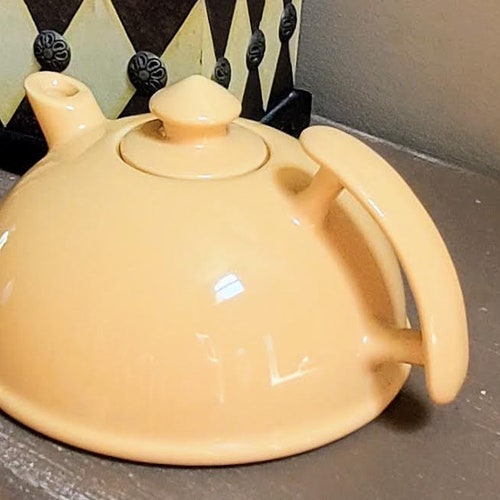 Classic Yellow Retro Modern shops Porcelain Lidded Teapot Solid Pattern Original with Lid Contemporary Glossy Finish Style Clean Stylish Cute Gift