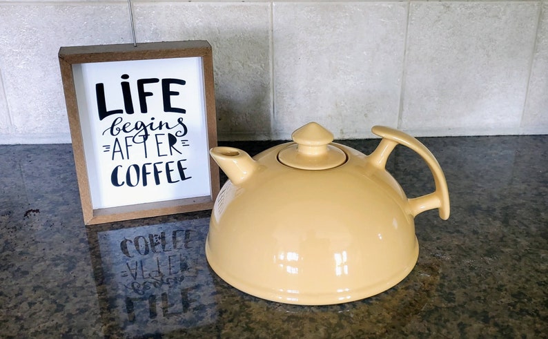 Classic Yellow Retro Modern shops Porcelain Lidded Teapot Solid Pattern Original with Lid Contemporary Glossy Finish Style Clean Stylish Cute Gift