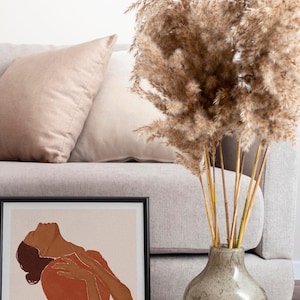 Illustration silhouette femme terracotta format carte affiche style craie peinture aquarelle tons chauds pastel sensuelle cadre déco tableau