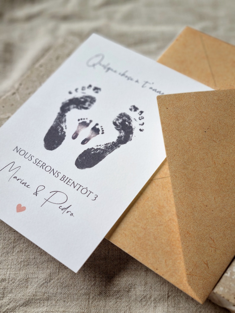 Carte Annonce Grossesse Personnalisée Empreintes Pieds Bébé Futurs Parents Surprise Bonne nouvelle Prénoms la famille s’agrandit enfant 2025 image 2