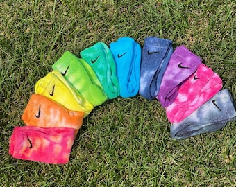 Nike Tie-Dyed Crew Socks - Splash of Color for Every Step