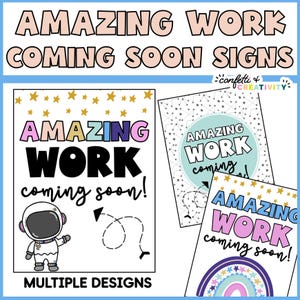 Op de afbeelding: Een verzameling borden met de tekst "AMAZING WORK COMING SOON". De borden tonen verschillende ontwerpen, waaronder een astronaut, sterren en een regenboog. De woorden "AMAZING WORK" zijn in vette, kleurrijke lettertypen. De zin "COMING SOON" is in een scriptlettertype.