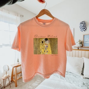 Gustav Klimt The Kiss Crop Top, Art Major Gift, Der Kuss Famous Oil Panting Shirt, Art Lover Gift, Nouveau Vintage Artistic Aesthetics Gifts