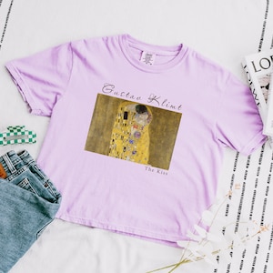 Gustav Klimt The Kiss Crop Top, Art Major Gift, Der Kuss Famous Oil Panting Shirt, Art Lover Gift, Nouveau Vintage Artistic Aesthetics Gifts