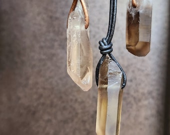 Collares con punta de cuarzo ahumado en bruto: Seleccione el color del cristal y del cordón ajustable de cuero o nailon.