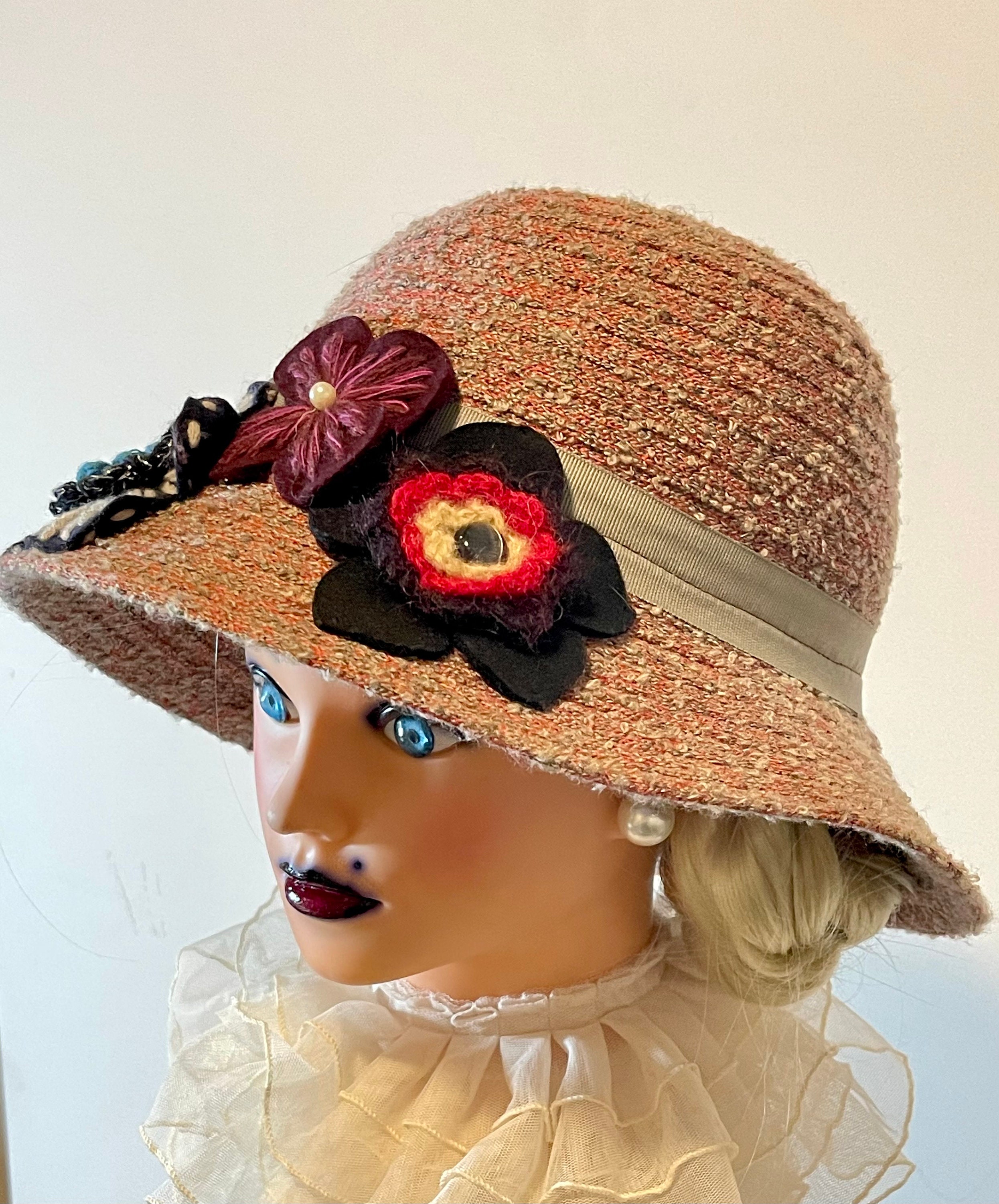New Italian Wool Hat with Removable Flower CINTELLI & GALLUZZO Made In Italy Flower Applique Wool Blend  main image 3