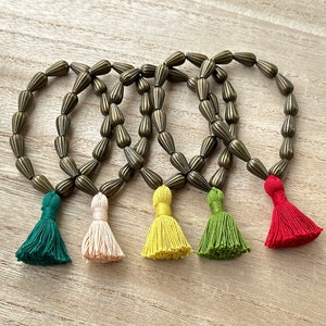 Metal Teardrop and Cotton Tassel Stretch Bracelet