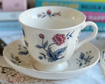 Vintage Wedgwood Etruria & Barlaston Williamburg Pattern NK510 tazza da tè floreale e piattino made in England