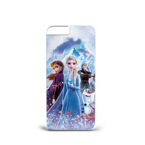 Op de afbeelding: Een witte iPhone-hoes met een kleurrijk beeld van Elsa, Anna en Olaf uit de film Frozen. De achtergrond is een besneeuwd landschap met een blauwe lucht en een regenboog.