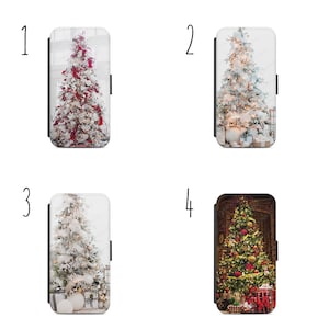 Puede incluir: Cuatro diseños diferentes de árboles de Navidad en fundas de teléfono. La primera funda presenta un árbol de Navidad rojo y blanco con adornos. La segunda funda presenta un árbol de Navidad blanco con adornos blancos y luces. La tercera funda presenta un árbol de Navidad blanco con adornos blancos y una calabaza blanca. La cuarta funda presenta un árbol de Navidad verde con adornos rojos y dorados.