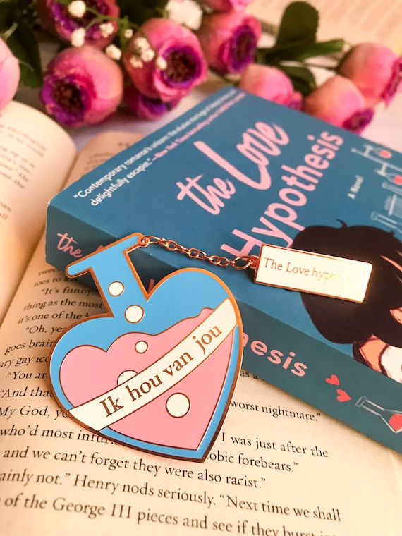 The Love Hypothesis Enamel Pin | Ik Hou Van Jou Romance Book Merch | Bookish Collectables | Booktok Viral | Bag Charms | Ali Hazelwood Books