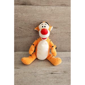 Vintage Disney 7.5&quot; Plush Stuffed Animal Disney Winnie the Pooh Plush Toy