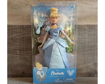 Disney Parks Princess Cinderella Cendrillon Doll Brush Collectible Toy