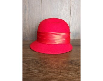 Vintage Angela William Red Wool Cloche Bucket Satin Flower  display picture 1