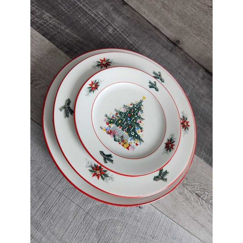 Set of 4 Vintage Christmas Dinner Plates Bavaria Schumann Azberg