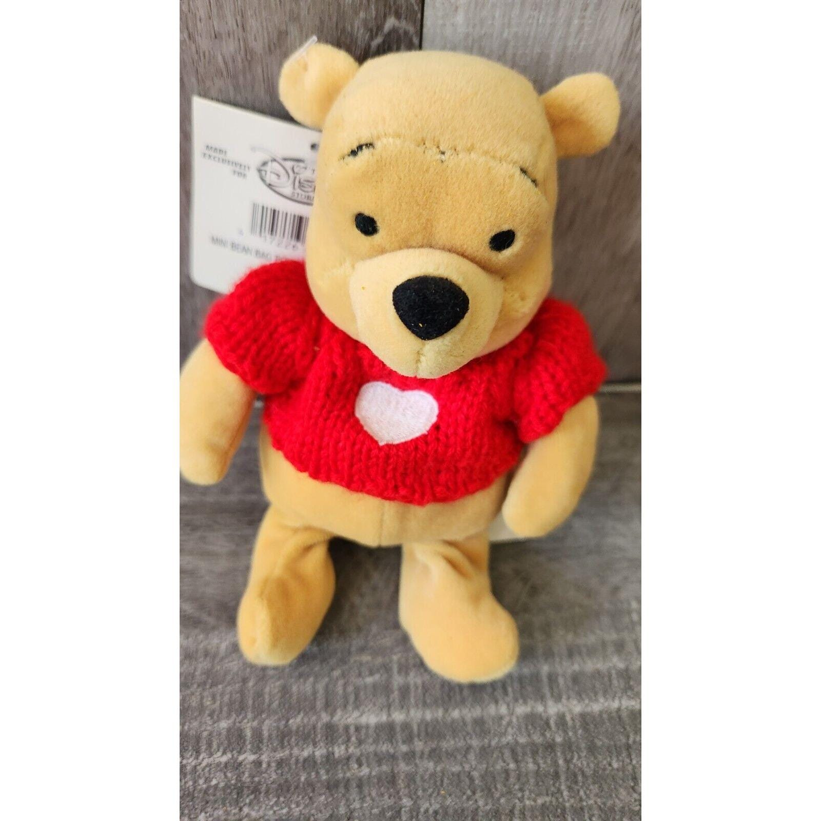 d*9様 プーさん ぬいぐるみ 赤いセーター ディズニーストア くまのプーさん 赤いセーター 8インチ ぬいぐるみ