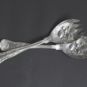 Vintage King's Pattern English Silver Plated "Berry Pattern" Salad Servers/Salad Days/Retro Décor/ Summer Lunches By The Pool/ Classy Décor