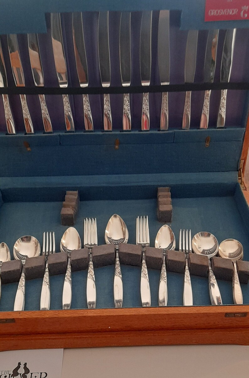 Vintage 50 Piece 'grosvenor' CHRISTINE Silver Plated Cutlery Set/wooden