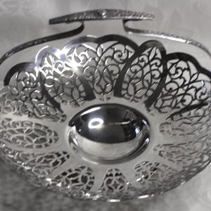 Vintage Paramount Rosepoint Silver Plated Basket /Stylised Fixed Handle/Pierced Reticulated Cake & Fruit Bowl/K. G. Luke Melbourne EPNS A1 image 2