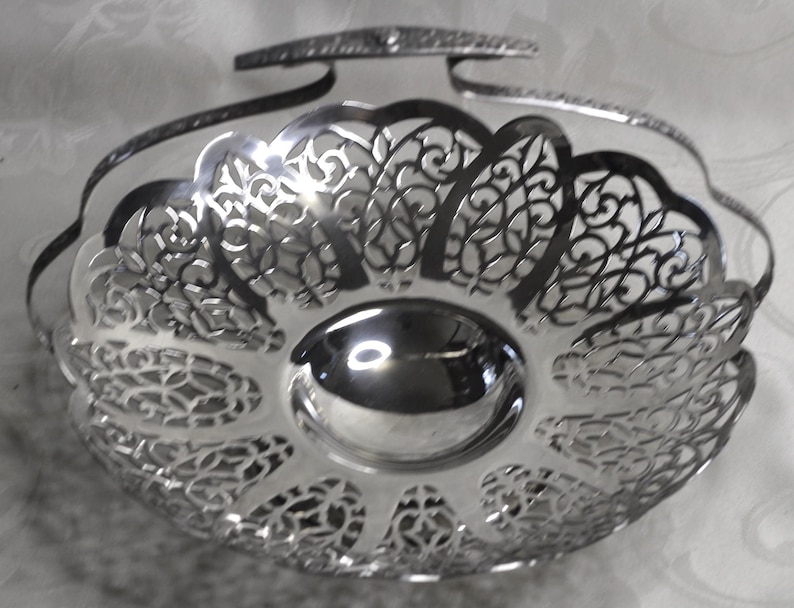 Vintage Paramount Rosepoint Silver Plated Basket /Stylised Fixed Handle/Pierced Reticulated Cake & Fruit Bowl/K. G. Luke Melbourne EPNS A1 image 2