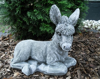 Steinfigur großer Esel liegend Frostfest Wetterfest Steinguss Garten Deko