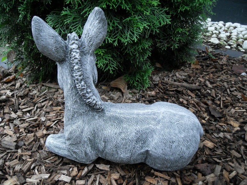 Steinfigur großer Esel liegend Frostfest Wetterfest Steinguss Garten Deko Bild 3
