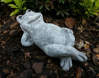 Steinfigur chilliger Frosch liegend Frostfest Steinguss Wetterfest Garten Tier