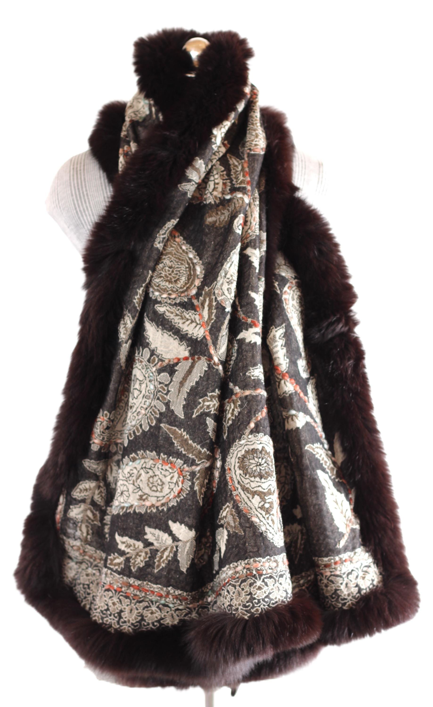 Fox Fur Trim Paisley Shawl: Handcrafted Wool Stole - Etsy Denmark