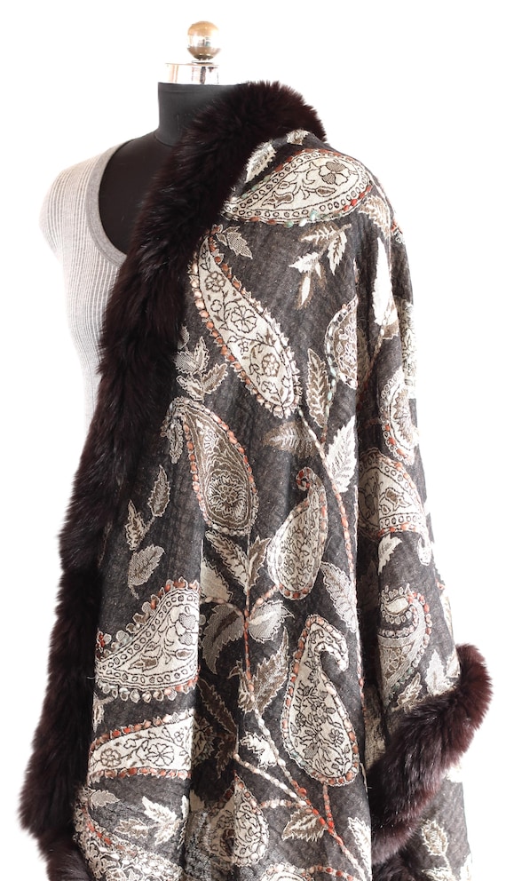 Fox Fur Trim Paisley Shawl: Handcrafted Wool Stole - Etsy Denmark