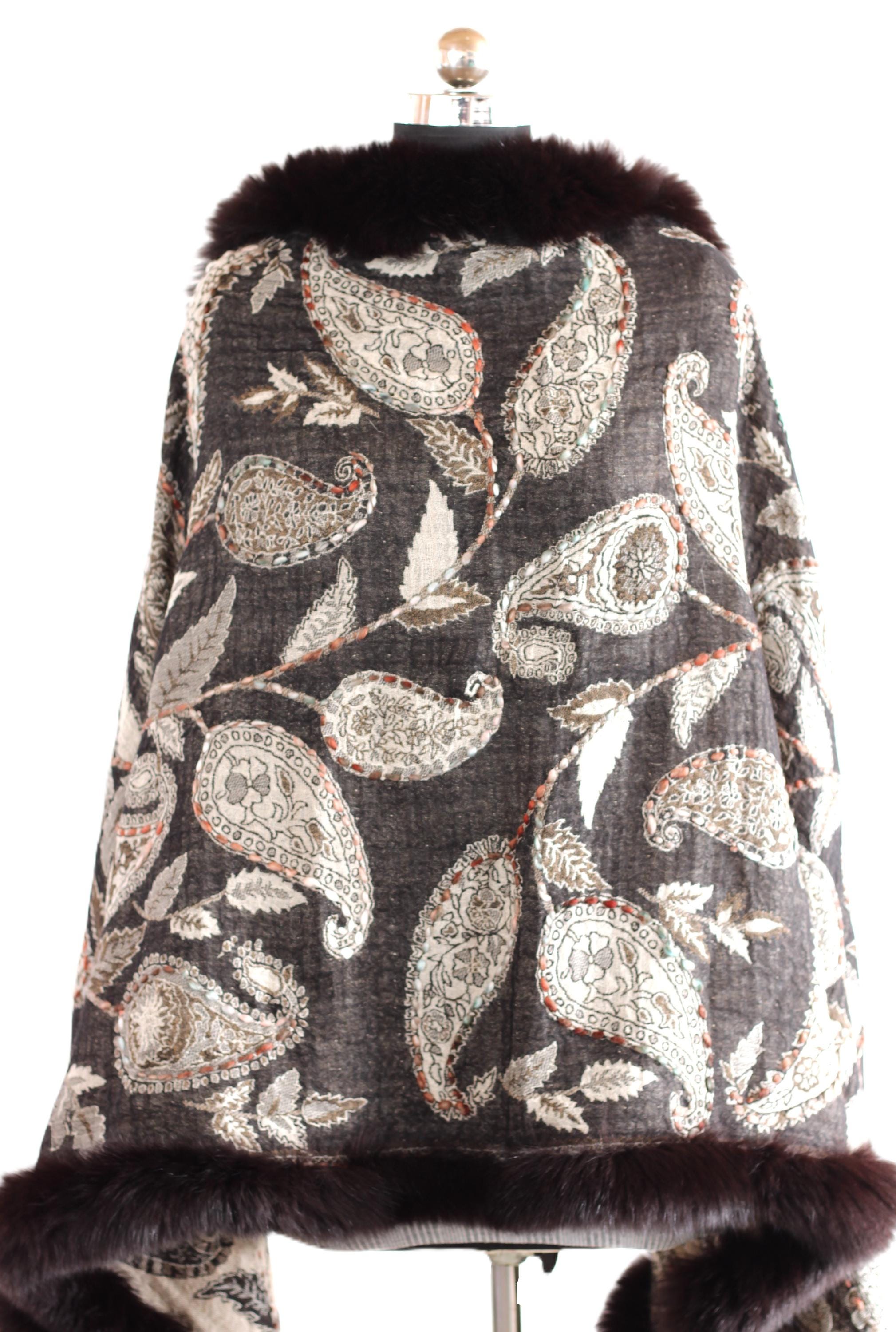 Fox Fur Trim Paisley Shawl: Handcrafted Wool Stole - Etsy Denmark