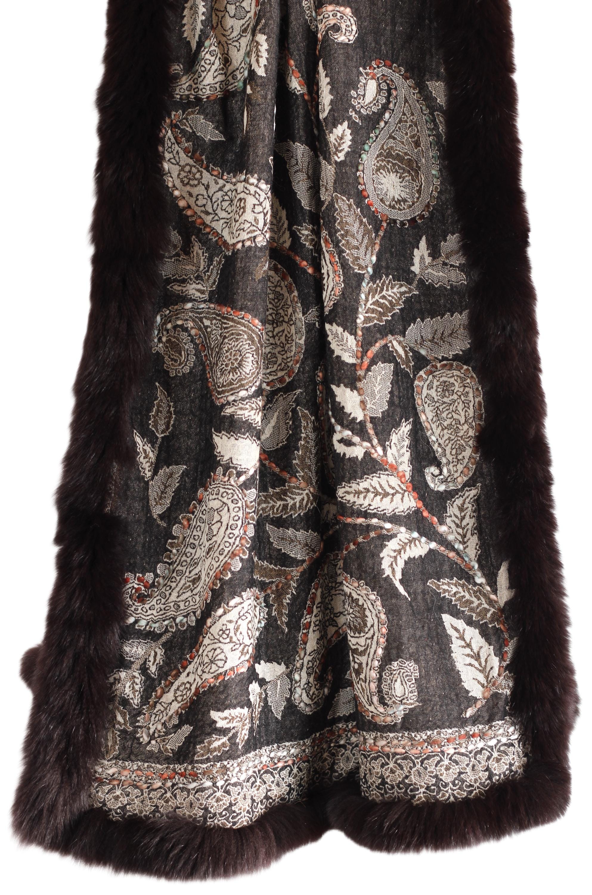 フォックスファートリムのペイズリー柄ショール：手作りウールストール