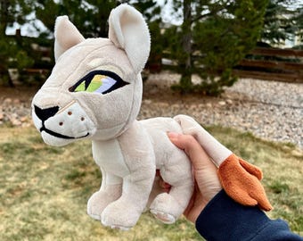 Leona de peluche de pie ~ Animal de peluche de vida salvaje hecho a mano