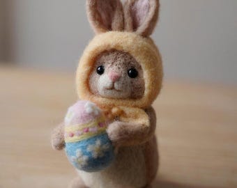 Needle Felted Easter Bunny Figurine Easter, Rabbit in Carrot Cute, Spring Decor Gift, Rabbit Holding Egg, Cute Easter Felt Gift Spring Decor