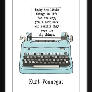 Genieße die kleinen Dinge im Leben Zitat - Ungerahmt Kunstdruck von Kurt Vonnegut