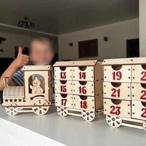 DIY Holzzug Adventskalender Kit - Personalisiere deinen Weihnachts-Countdown!