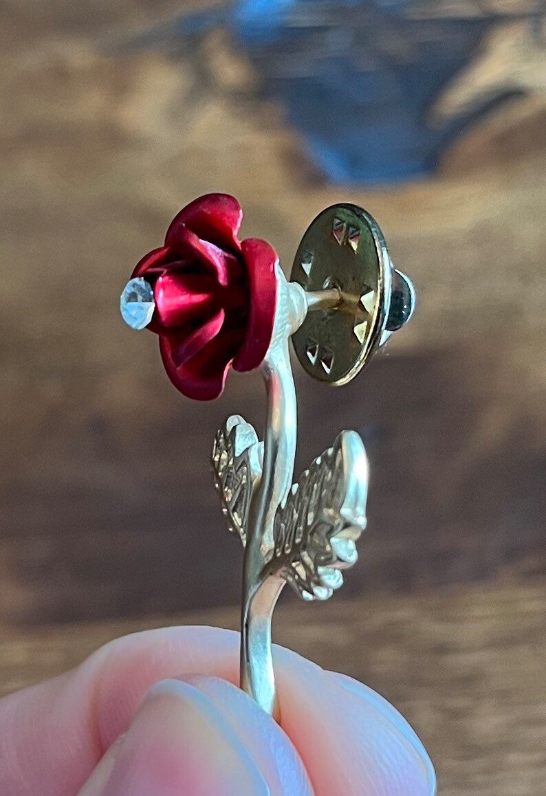 Single Rose Pin Beautiful Vintage Red Rose Pin With Glimmering Jewel Center and Gold ...
