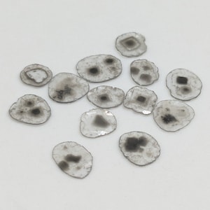 ソルト＆ペッパーダイヤモンドスライス：天然ルースダイヤモンド（4～7mm）