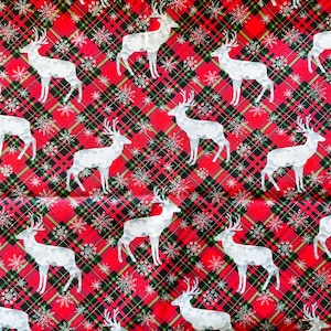 クリスマス チェック柄 トナカイ キラキラ 雪の結晶 生地 / 赤 緑 タータン ムース コットン 織物 / 冬 休日 動物 生地 / 森 生地