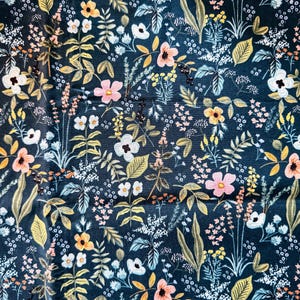 Rifle Paper co Herb Garden em tecido de algodão azul marinho/ Amalfi/ Cotton + Steel/ RJR Fabric